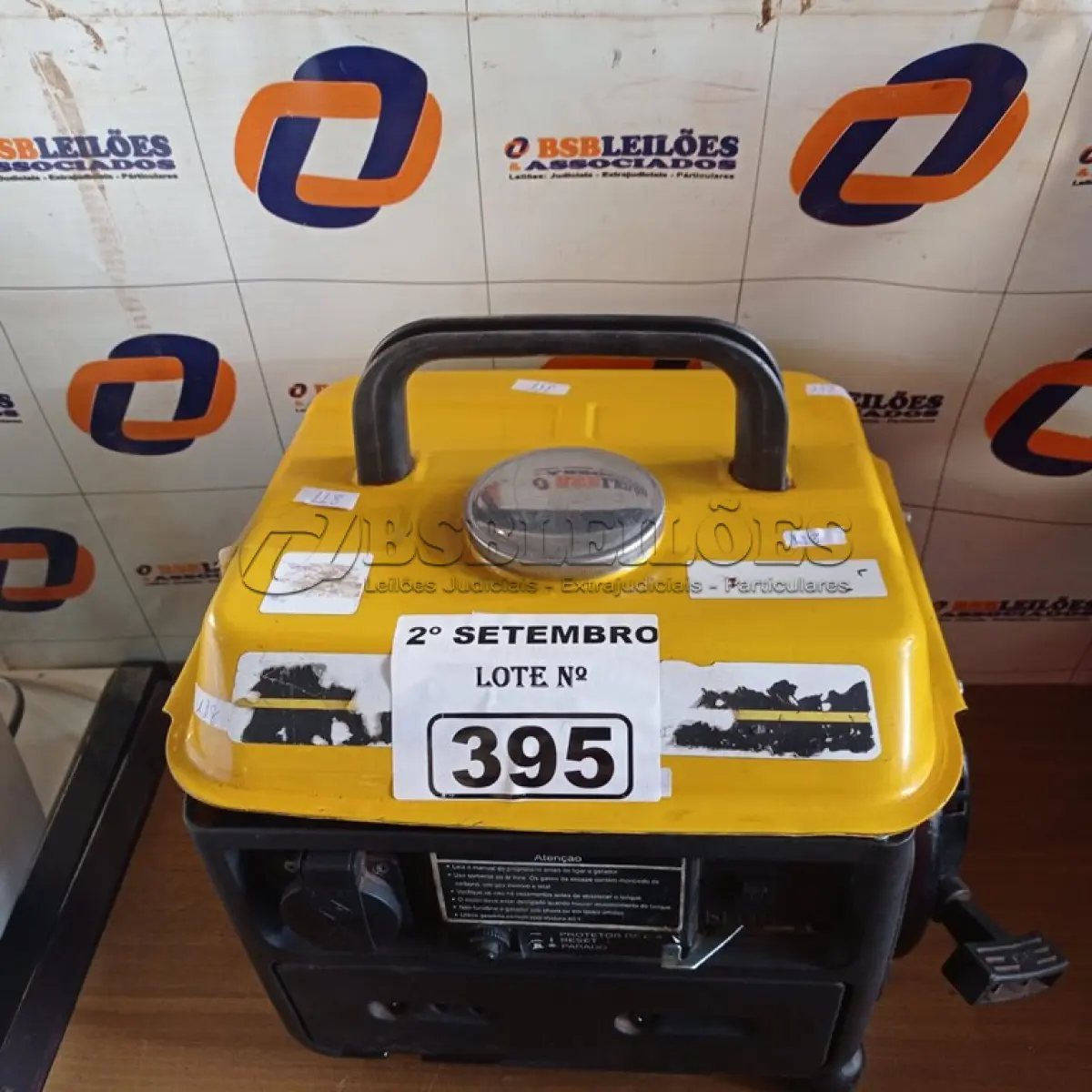 LOTE 395 - 01 GERADOR TEKNA 950H A GASOLINA. (NO ESTADO) ATENÇÃO! FAZER A VISITAÇÃO ANTES DE ARREMATAR, NÃO SABEMOS SE FUNCIONA. LEILÃO NÃO TEM GARANTIA E NEM DEVOLUÇÃO, SUJEITO A POSSÍVEIS AVARIAS VISÍVEIS/OCULTAS E/OU AUSÊNCIA DE COMPONENTES.