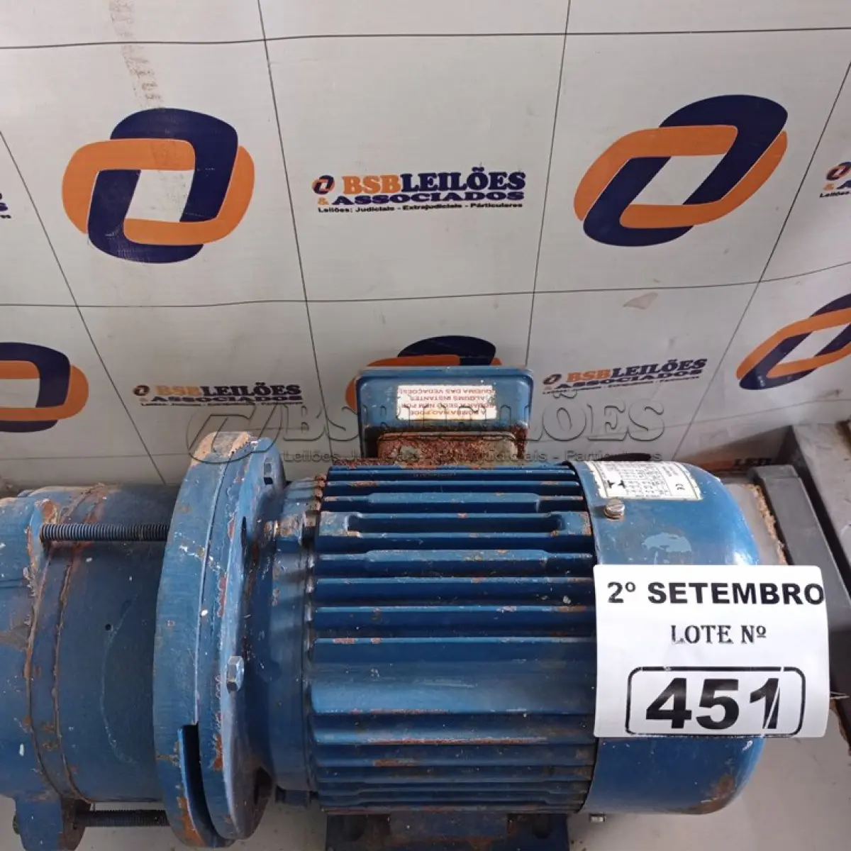 LOTE 451 - 01 BOMBA D’AGUA. (NO ESTADO) ATENÇÃO! FAZER A VISITAÇÃO ANTES DE ARREMATAR, NÃO SABEMOS SE FUNCIONA. LEILÃO NÃO TEM GARANTIA E NEM DEVOLUÇÃO, SUJEITO A POSSÍVEIS AVARIAS VISÍVEIS/OCULTAS E/OU AUSÊNCIA DE COMPONENTES.