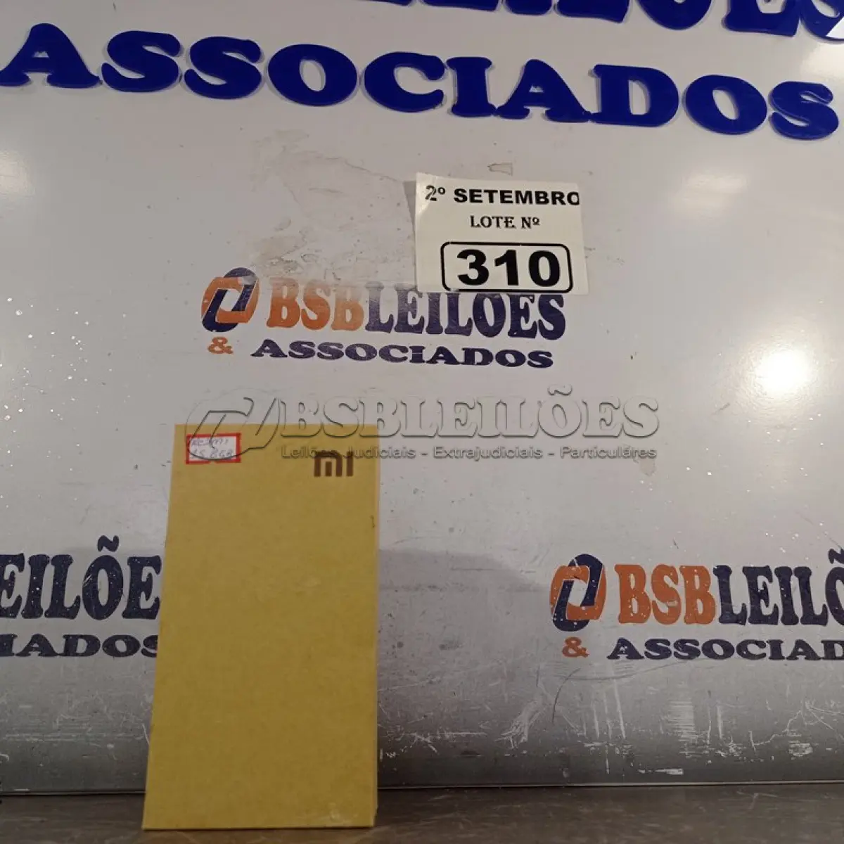 LOTE 310 - 01 CELULAR REDMI. (NO ESTADO) ATENÇÃO! FAZER A VISITAÇÃO ANTES DE ARREMATAR, NÃO SABEMOS SE FUNCIONA. LEILÃO NÃO TEM GARANTIA E NEM DEVOLUÇÃO, SUJEITO A POSSÍVEIS AVARIAS VISÍVEIS/OCULTAS E/OU AUSÊNCIA DE COMPONENTES.