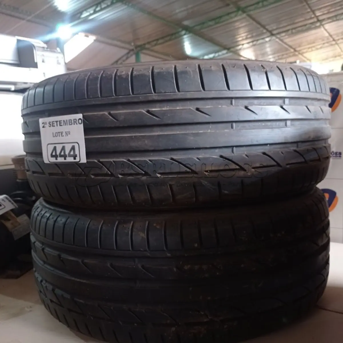 LOTE 444 - 02 PNEUS MEIA VIDA NAS MEDIDAS 225/45/19. (NO ESTADO) ATENÇÃO! FAZER A VISITAÇÃO ANTES DE ARREMATAR, NÃO SABEMOS SE FUNCIONA. LEILÃO NÃO TEM GARANTIA E NEM DEVOLUÇÃO, SUJEITO A POSSÍVEIS AVARIAS VISÍVEIS/OCULTAS E/OU AUSÊNCIA DE COMPONENTES.