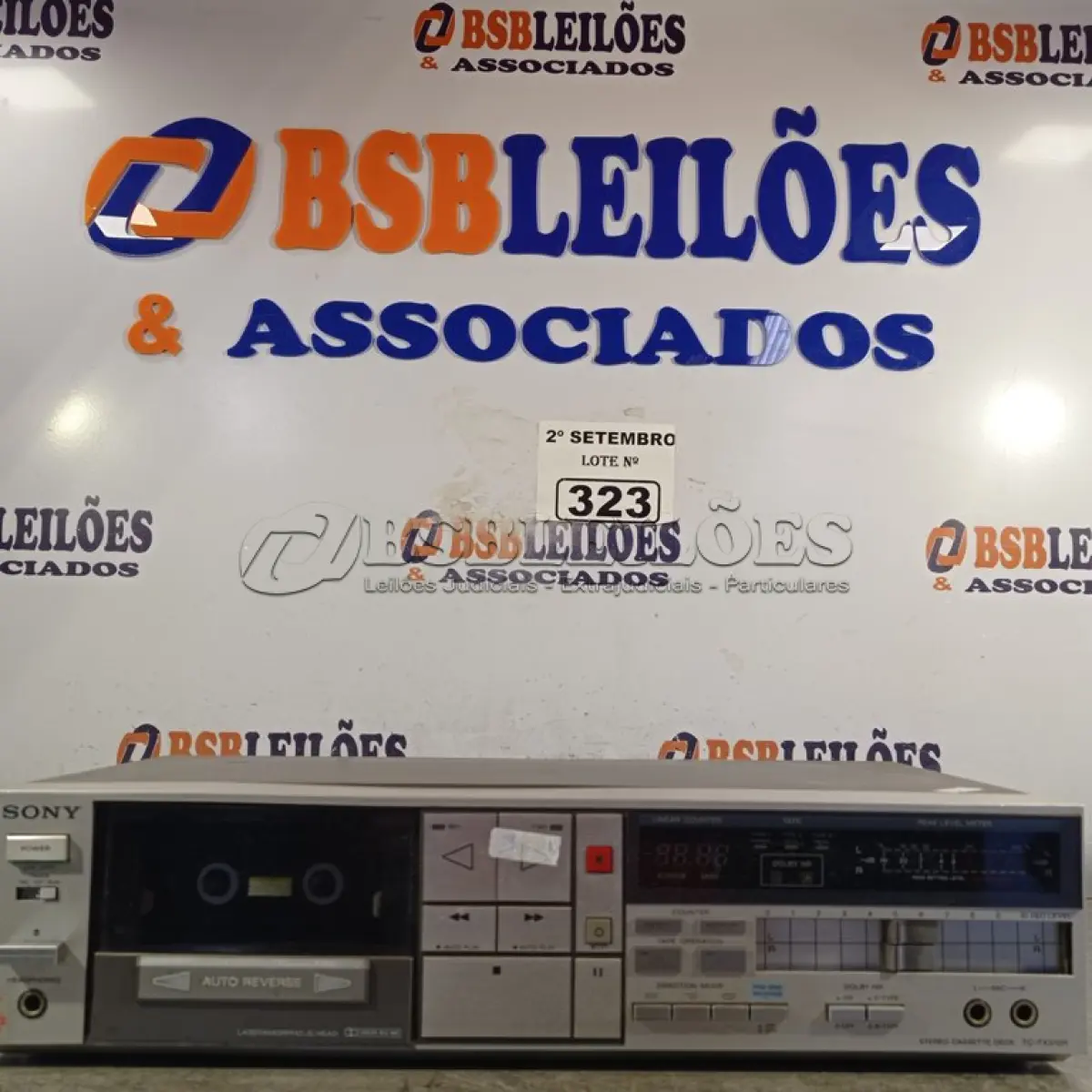 LOTE 323 - 01 STÉREO CASSETE DECK SONY MODELO TC-FX510R. (NO ESTADO) ATENÇÃO! FAZER A VISITAÇÃO ANTES DE ARREMATAR, NÃO SABEMOS SE FUNCIONA. LEILÃO NÃO TEM GARANTIA E NEM DEVOLUÇÃO, SUJEITO A POSSÍVEIS AVARIAS VISÍVEIS/OCULTAS E/OU AUSÊNCIA DE COMPONENTES.