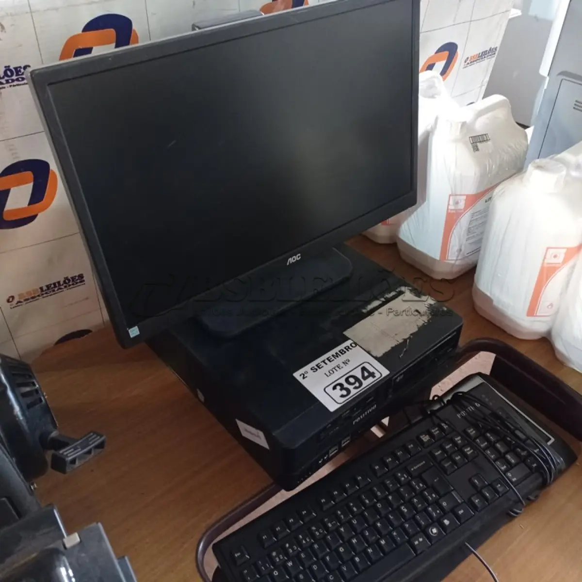 LOTE 394 - 01 CPU, 01 MONITOR E 02 TECLADOS. (NO ESTADO) ATENÇÃO! FAZER A VISITAÇÃO ANTES DE ARREMATAR, NÃO SABEMOS SE FUNCIONA. LEILÃO NÃO TEM GARANTIA E NEM DEVOLUÇÃO, SUJEITO A POSSÍVEIS AVARIAS VISÍVEIS/OCULTAS E/OU AUSÊNCIA DE COMPONENTES.