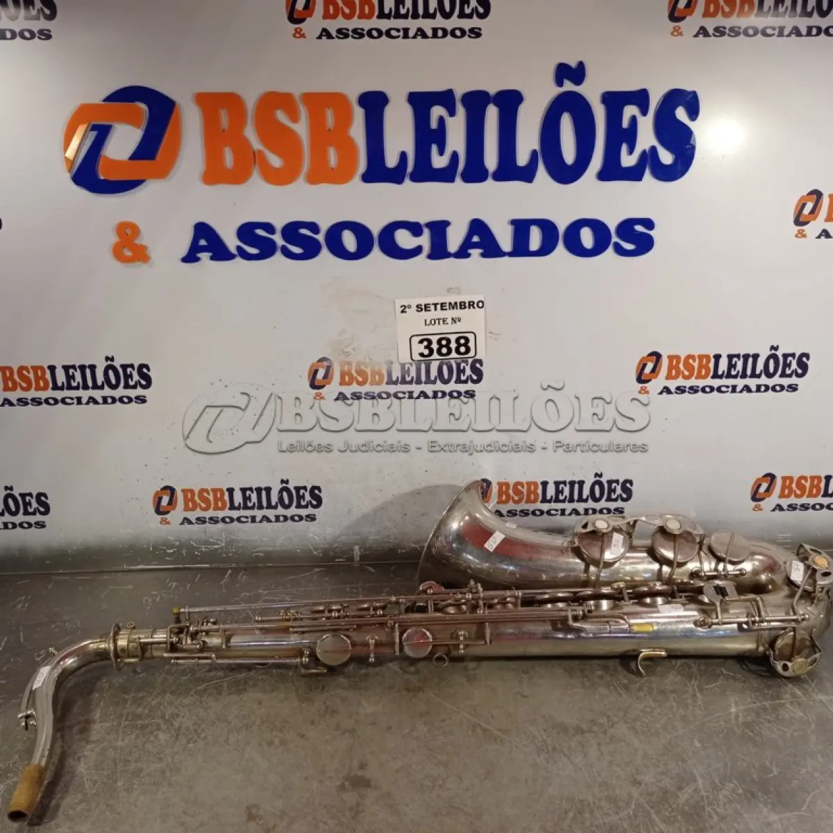 LOTE 388 - 01 SAXOFONE. (NO ESTADO) ATENÇÃO! FAZER A VISITAÇÃO ANTES DE ARREMATAR, NÃO SABEMOS SE FUNCIONA. LEILÃO NÃO TEM GARANTIA E NEM DEVOLUÇÃO, SUJEITO A POSSÍVEIS AVARIAS VISÍVEIS/OCULTAS E/OU AUSÊNCIA DE COMPONENTES.