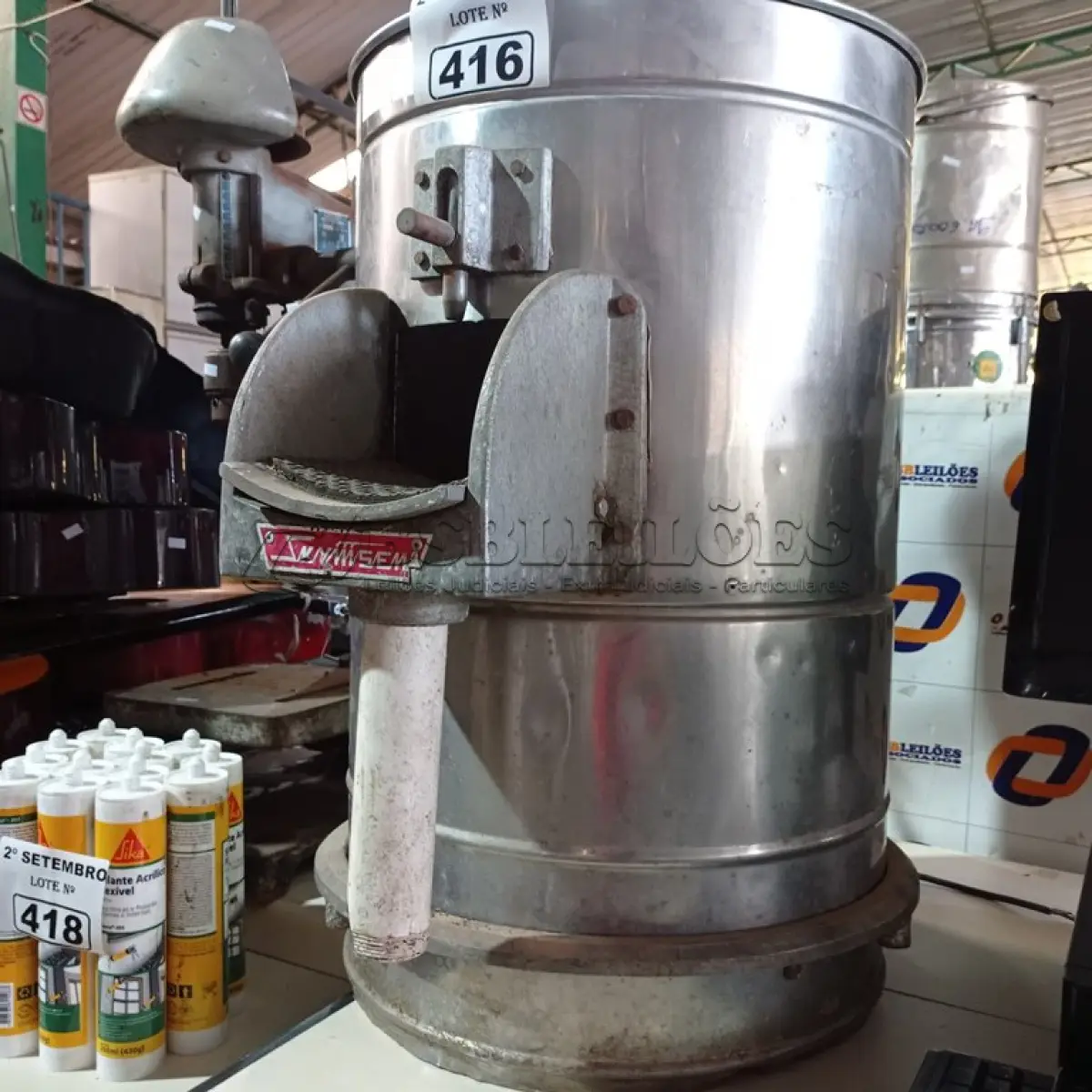 LOTE 416 - 01 DESCASCADOR DE BATATAS INDUSTRIAL. (NO ESTADO) ATENÇÃO! FAZER A VISITAÇÃO ANTES DE ARREMATAR, NÃO SABEMOS SE FUNCIONA. LEILÃO NÃO TEM GARANTIA E NEM DEVOLUÇÃO, SUJEITO A POSSÍVEIS AVARIAS VISÍVEIS/OCULTAS E/OU AUSÊNCIA DE COMPONENTES.