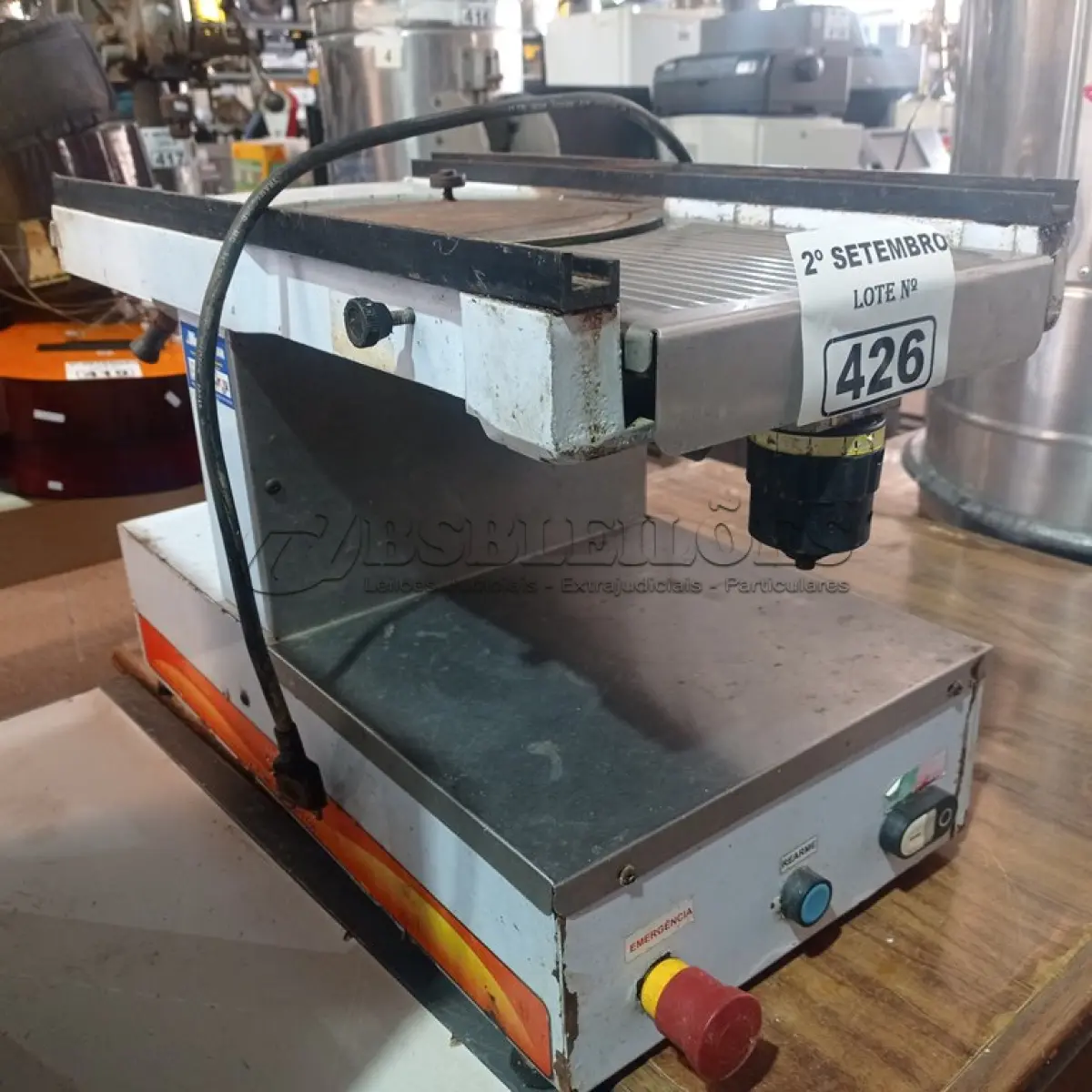LOTE 426 - 01 CORTADOR DE FRIOS. (NO ESTADO) ATENÇÃO! FAZER A VISITAÇÃO ANTES DE ARREMATAR, NÃO SABEMOS SE FUNCIONA. LEILÃO NÃO TEM GARANTIA E NEM DEVOLUÇÃO, SUJEITO A POSSÍVEIS AVARIAS VISÍVEIS/OCULTAS E/OU AUSÊNCIA DE COMPONENTES.