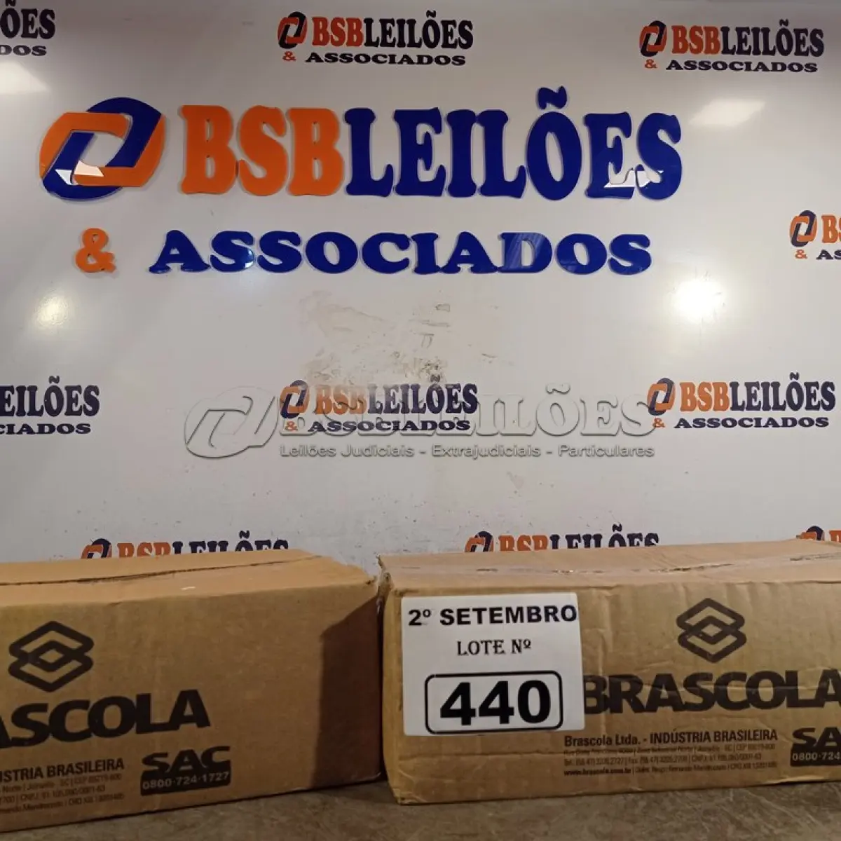 LOTE 440 - 02 CAIXAS COM COLA TUBO ST 175G COM 15 FRASCOS CADA. (NO ESTADO) ATENÇÃO! FAZER A VISITAÇÃO ANTES DE ARREMATAR, NÃO SABEMOS SE FUNCIONA. LEILÃO NÃO TEM GARANTIA E NEM DEVOLUÇÃO, SUJEITO A POSSÍVEIS AVARIAS VISÍVEIS/OCULTAS E/OU AUSÊNCIA DE COMPONENTES.