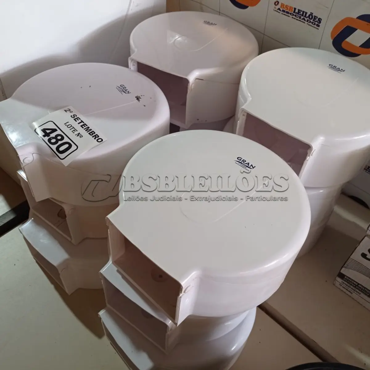 LOTE 480 - 12 DISPENSE PARA PAPEL HIGIÊNICO. (NO ESTADO) ATENÇÃO! FAZER A VISITAÇÃO ANTES DE ARREMATAR, NÃO SABEMOS SE FUNCIONA. LEILÃO NÃO TEM GARANTIA E NEM DEVOLUÇÃO, SUJEITO A POSSÍVEIS AVARIAS VISÍVEIS/OCULTAS E/OU AUSÊNCIA DE COMPONENTES.