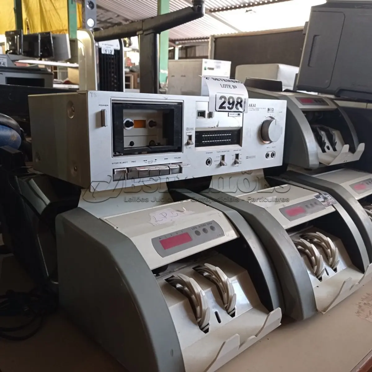 LOTE 298 - 07 CONTADORAS DE CÉDULAS E 01 STÉREO CASSETE DECK MARCA AKAI. (NO ESTADO) ATENÇÃO! FAZER A VISITAÇÃO ANTES DE ARREMATAR, NÃO SABEMOS SE FUNCIONA. LEILÃO NÃO TEM GARANTIA E NEM DEVOLUÇÃO, SUJEITO A POSSÍVEIS AVARIAS VISÍVEIS/OCULTAS E/OU AUSÊNCIA DE COMPONENTES.