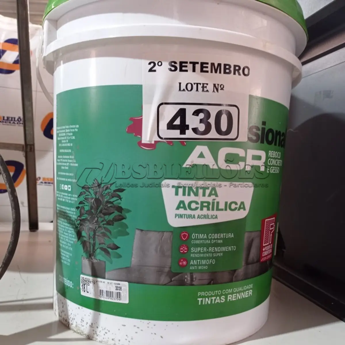 LOTE 430 - 01 BALDE DE TINTA ACRÍLICA 18L NA COR CONCRETO FOSCO. (NO ESTADO) ATENÇÃO! FAZER A VISITAÇÃO ANTES DE ARREMATAR, NÃO SABEMOS SE FUNCIONA. LEILÃO NÃO TEM GARANTIA E NEM DEVOLUÇÃO, SUJEITO A POSSÍVEIS AVARIAS VISÍVEIS/OCULTAS E/OU AUSÊNCIA DE COMPONENTES.