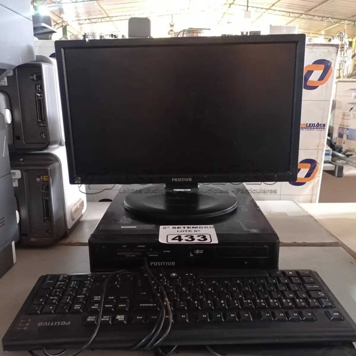 LOTE 433 - 01 CPU, 01 MONITOR E 02 TECLADOS. (NO ESTADO) ATENÇÃO! FAZER A VISITAÇÃO ANTES DE ARREMATAR, NÃO SABEMOS SE FUNCIONA. LEILÃO NÃO TEM GARANTIA E NEM DEVOLUÇÃO, SUJEITO A POSSÍVEIS AVARIAS VISÍVEIS/OCULTAS E/OU AUSÊNCIA DE COMPONENTES.