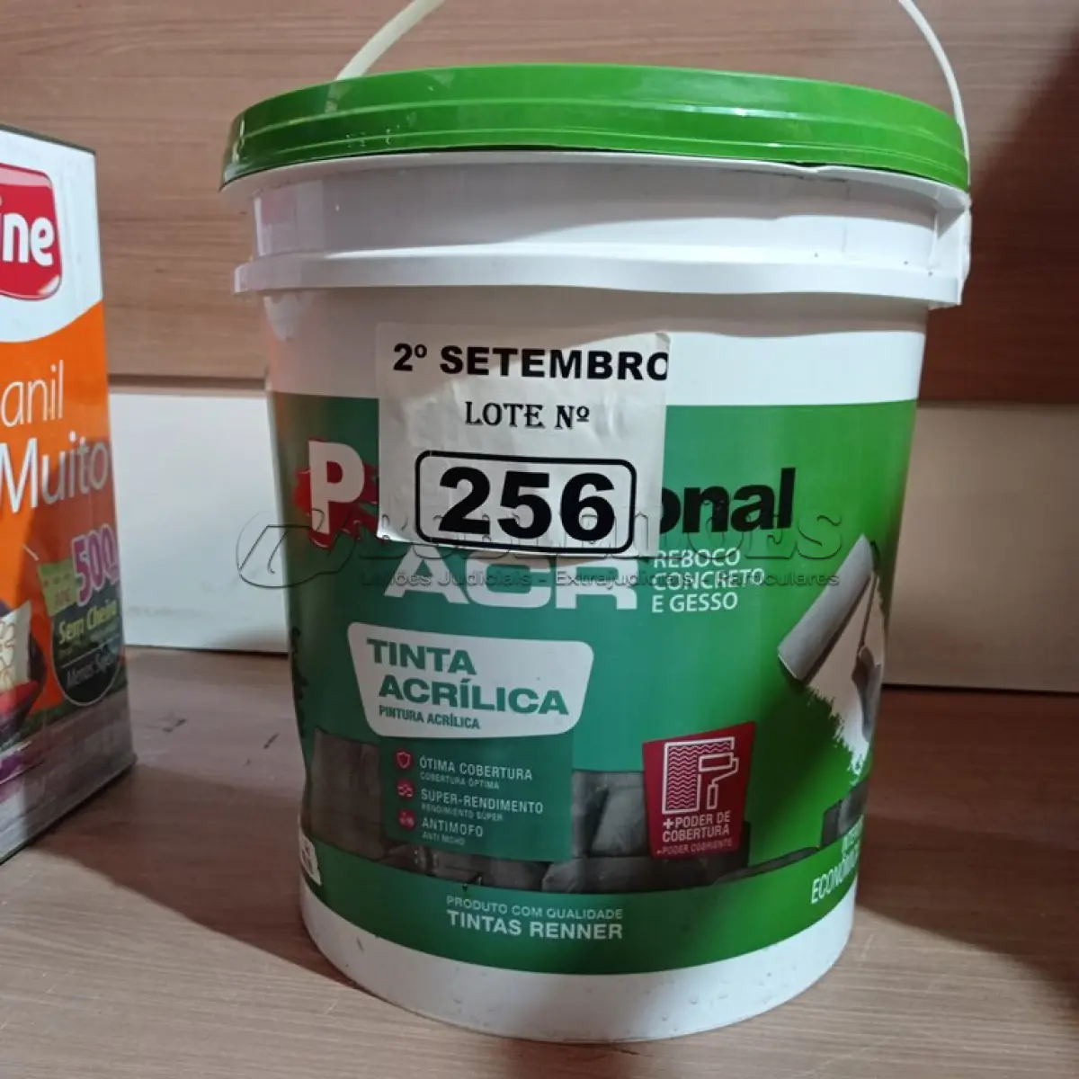 LOTE 256 - 01 BALDE DE TINTA ACRÍLICA 18L NA COR CONCRETO FOSCO. (NO ESTADO) ATENÇÃO! FAZER A VISITAÇÃO ANTES DE ARREMATAR, NÃO SABEMOS SE FUNCIONA. LEILÃO NÃO TEM GARANTIA E NEM DEVOLUÇÃO, SUJEITO A POSSÍVEIS AVARIAS VISÍVEIS/OCULTAS E/OU AUSÊNCIA DE COMPONENTES.