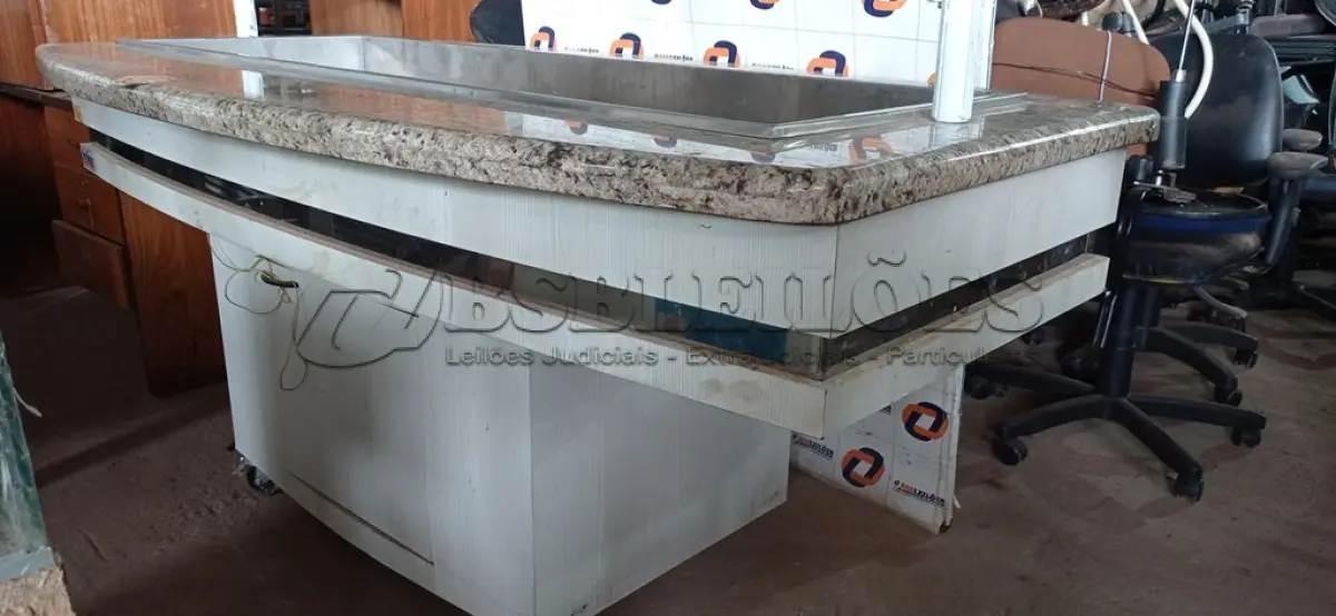 LOTE 546 - 01 ILHA QUENTE COM TAMPO DE MÁRMORE. (NO ESTADO) ATENÇÃO! FAZER A VISITAÇÃO ANTES DE ARREMATAR, NÃO SABEMOS SE FUNCIONA. LEILÃO NÃO TEM GARANTIA E NEM DEVOLUÇÃO, SUJEITO A POSSÍVEIS AVARIAS VISÍVEIS/OCULTAS E/OU AUSÊNCIA DE COMPONENTES.