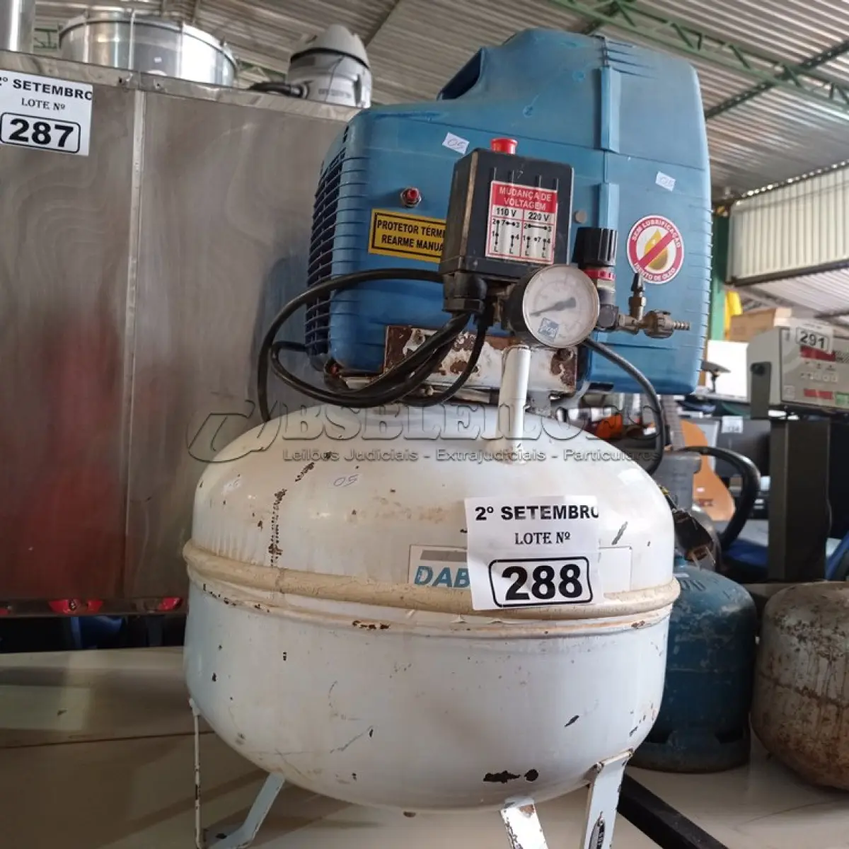 LOTE 288 - 01 COMPRESSOR DE AR ODONTOLÓGICO MARCA DABIATLANTE. (NO ESTADO) ATENÇÃO! FAZER A VISITAÇÃO ANTES DE ARREMATAR, NÃO SABEMOS SE FUNCIONA. LEILÃO NÃO TEM GARANTIA E NEM DEVOLUÇÃO, SUJEITO A POSSÍVEIS AVARIAS VISÍVEIS/OCULTAS E/OU AUSÊNCIA DE COMPONENTES.