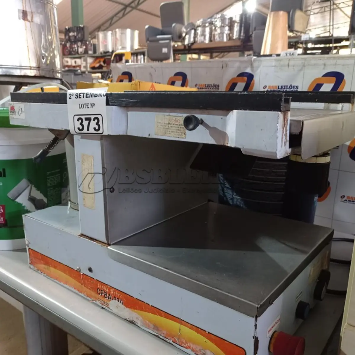LOTE 373 - 01 CORTADOR DE FRIOS. (NO ESTADO) ATENÇÃO! FAZER A VISITAÇÃO ANTES DE ARREMATAR, NÃO SABEMOS SE FUNCIONA. LEILÃO NÃO TEM GARANTIA E NEM DEVOLUÇÃO, SUJEITO A POSSÍVEIS AVARIAS VISÍVEIS/OCULTAS E/OU AUSÊNCIA DE COMPONENTES.