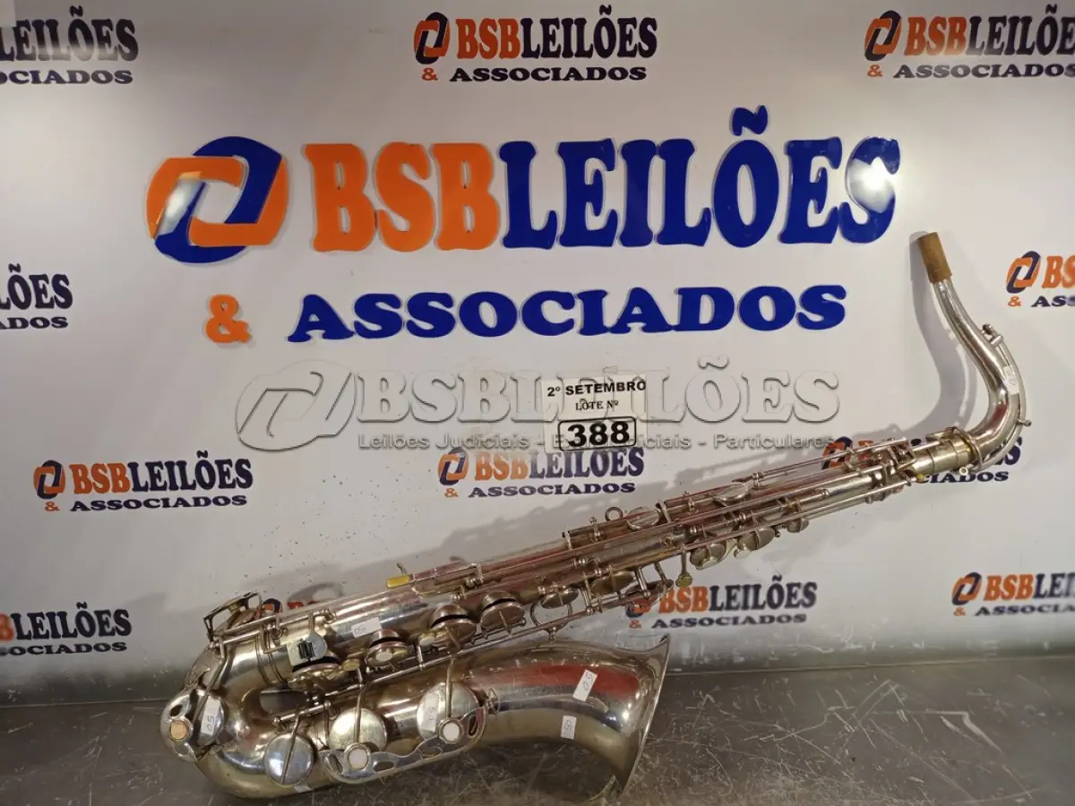 LOTE 388 - 01 SAXOFONE. (NO ESTADO) ATENÇÃO! FAZER A VISITAÇÃO ANTES DE ARREMATAR, NÃO SABEMOS SE FUNCIONA. LEILÃO NÃO TEM GARANTIA E NEM DEVOLUÇÃO, SUJEITO A POSSÍVEIS AVARIAS VISÍVEIS/OCULTAS E/OU AUSÊNCIA DE COMPONENTES.