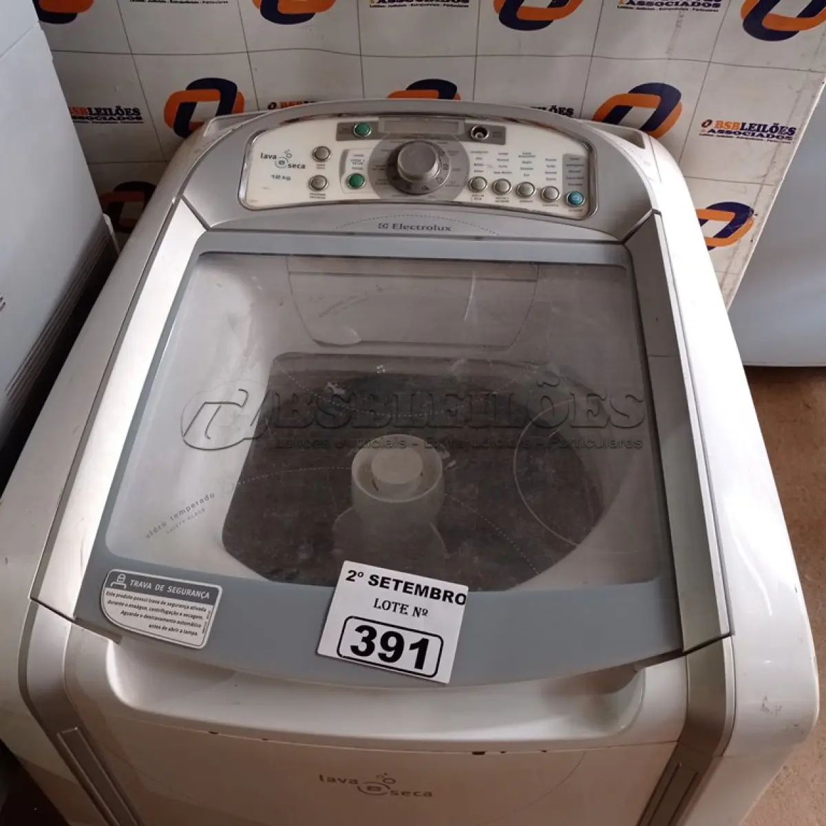 LOTE 391 - 01 LAVA E SECA CAPACIDADE 12KG MARCA ELECTROLUX 220V. (NO ESTADO) ATENÇÃO! FAZER A VISITAÇÃO ANTES DE ARREMATAR, NÃO SABEMOS SE FUNCIONA. LEILÃO NÃO TEM GARANTIA E NEM DEVOLUÇÃO, SUJEITO A POSSÍVEIS AVARIAS VISÍVEIS/OCULTAS E/OU AUSÊNCIA DE COMPONENTES.