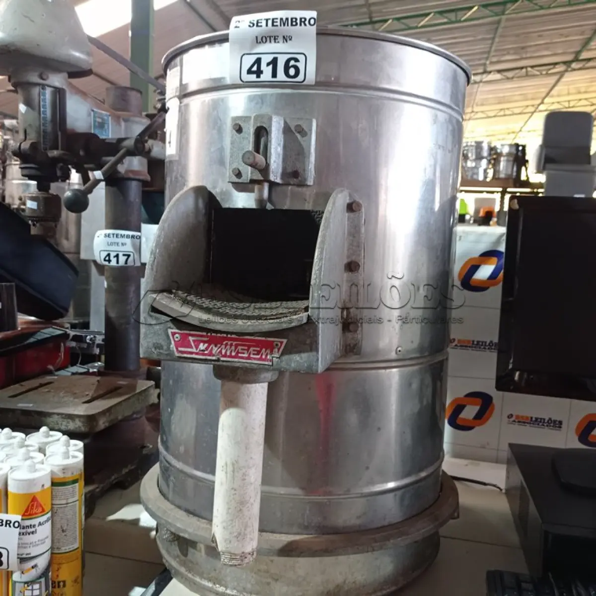 LOTE 416 - 01 DESCASCADOR DE BATATAS INDUSTRIAL. (NO ESTADO) ATENÇÃO! FAZER A VISITAÇÃO ANTES DE ARREMATAR, NÃO SABEMOS SE FUNCIONA. LEILÃO NÃO TEM GARANTIA E NEM DEVOLUÇÃO, SUJEITO A POSSÍVEIS AVARIAS VISÍVEIS/OCULTAS E/OU AUSÊNCIA DE COMPONENTES.