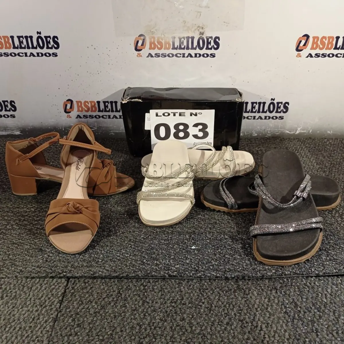 LOTE 083 - 03 – PARES DE CALÇADOS FEMININOS Nº 38 (NO ESTADO, NÃO SABEMOS SE FUNCIONA. LEILÃO NÃO TEM GARANTIA E NEM DEVOLUÇÃO, SUJEITO A POSSÍVEIS AVARIAS VISÍVEIS/OCULTAS E/OU AUSÊNCIA DE COMPONENTES)
