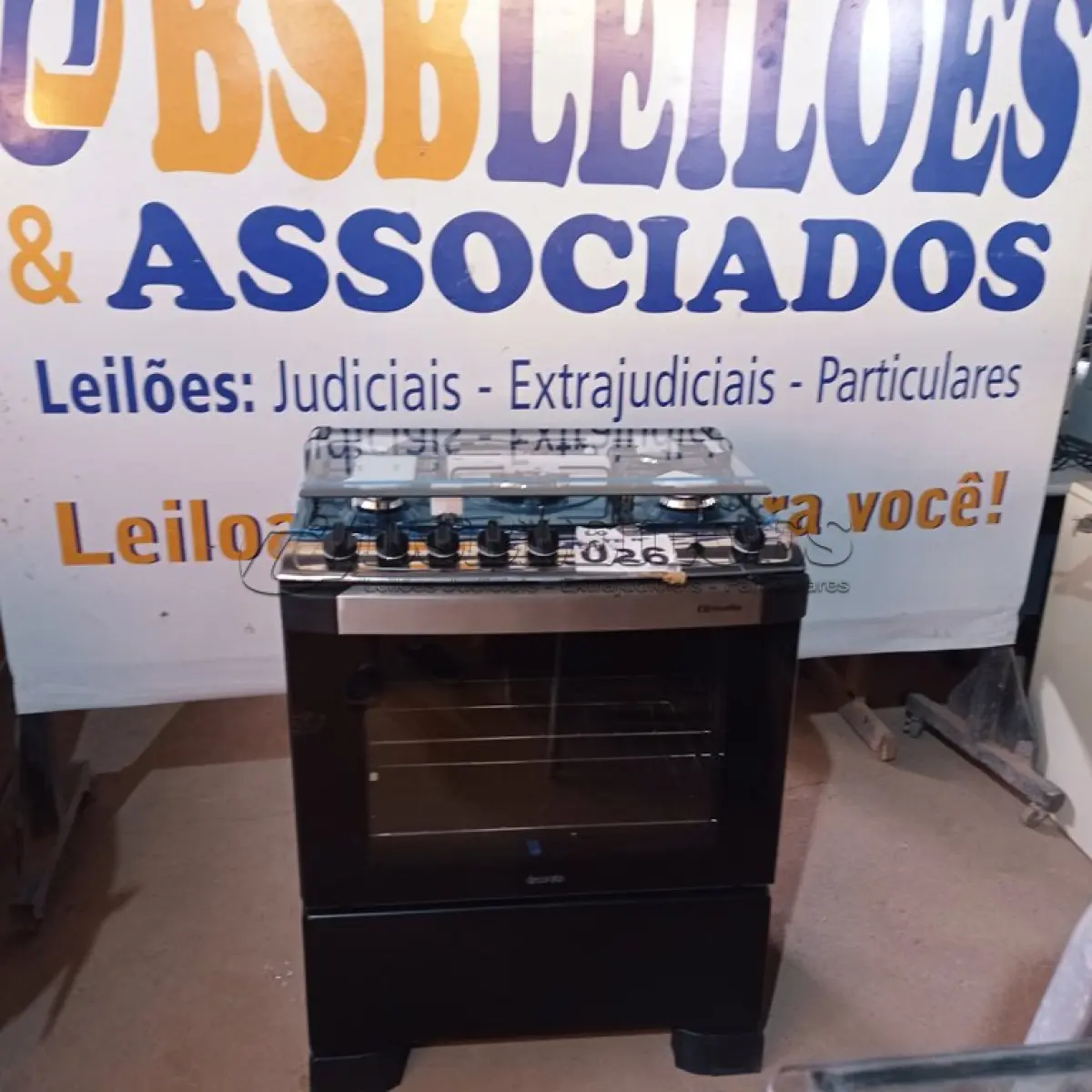 LOTE 026 - 01 - FOGÃO 5 BOCAS DECORATO G3 MUELLER BIVOLT PRETO (NO ESTADO, NÃO SABEMOS SE FUNCIONA. LEILÃO NÃO TEM GARANTIA E NEM DEVOLUÇÃO, SUJEITO A POSSÍVEIS AVARIAS VISÍVEIS/OCULTAS E/OU AUSÊNCIA DE COMPONENTES)
