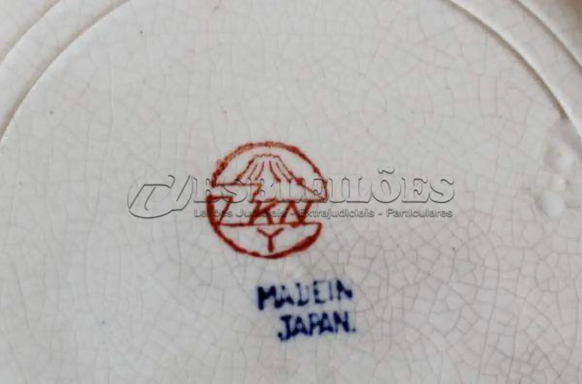 LOTE 011 - PRATO DECORATIVO IMPORTADO DO JAPAO PINTADO A MÃO, DIÂMETRO:20,5CM. (NO ESTADO)