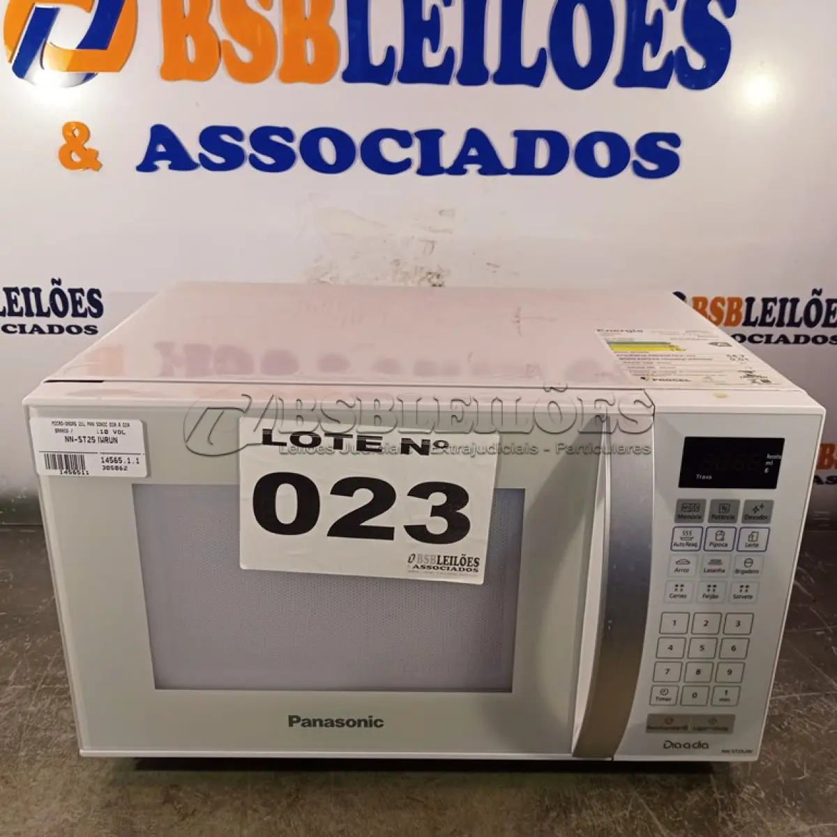 LOTE 023 - 01 - MICRO-ONDAS PANASONIC 21 LITROS 110VOLTS (NO ESTADO, NÃO SABEMOS SE FUNCIONA. LEILÃO NÃO TEM GARANTIA E NEM DEVOLUÇÃO, SUJEITO A POSSÍVEIS AVARIAS VISÍVEIS/OCULTAS E/OU AUSÊNCIA DE COMPONENTES)