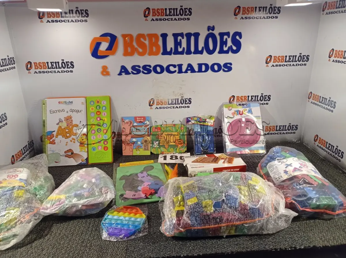 LOTE 180 - 15 – BRINQUEDOS DIVERSOS (NO ESTADO, NÃO SABEMOS SE FUNCIONA. LEILÃO NÃO TEM GARANTIA E NEM DEVOLUÇÃO, SUJEITO A POSSÍVEIS AVARIAS VISÍVEIS/OCULTAS E/OU AUSÊNCIA DE COMPONENTES)