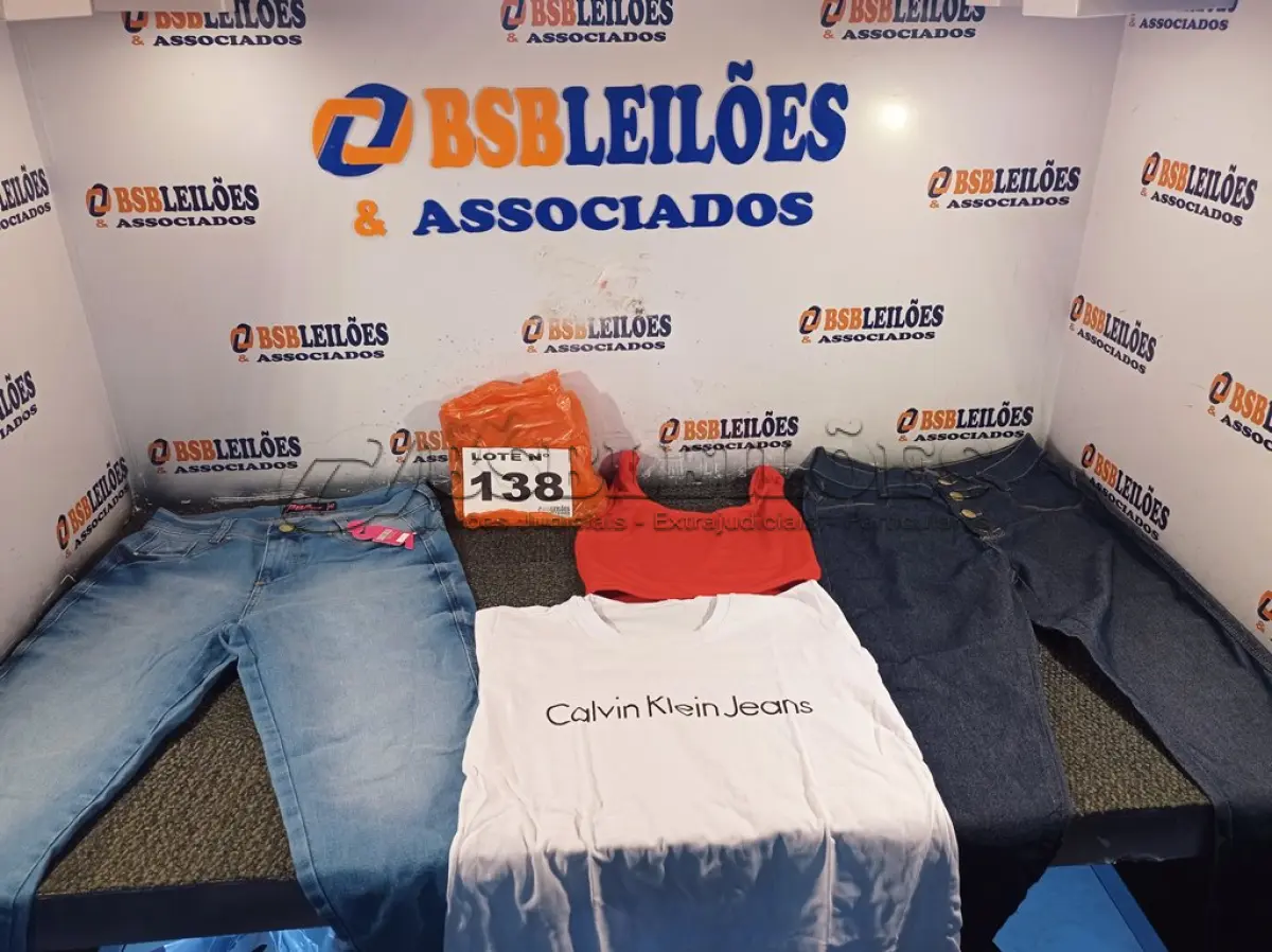 LOTE 138 - 10 – PEÇAS DE ROUPAS FEMININAS DIVERSAS (NO ESTADO, NÃO SABEMOS SE FUNCIONA. LEILÃO NÃO TEM GARANTIA E NEM DEVOLUÇÃO, SUJEITO A POSSÍVEIS AVARIAS VISÍVEIS/OCULTAS E/OU AUSÊNCIA DE COMPONENTES)