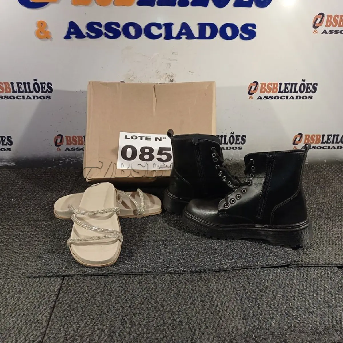 LOTE 085 - 02 – PARES DE CALÇADOS FEMININOS Nº 38 (NO ESTADO, NÃO SABEMOS SE FUNCIONA. LEILÃO NÃO TEM GARANTIA E NEM DEVOLUÇÃO, SUJEITO A POSSÍVEIS AVARIAS VISÍVEIS/OCULTAS E/OU AUSÊNCIA DE COMPONENTES)