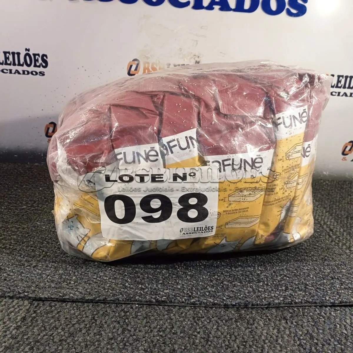 LOTE 098 - 06 - GRANULADO SANITÁRIO CAFUNÉ PARA GATOS - 1,3 KG (NO ESTADO, NÃO SABEMOS SE FUNCIONA. LEILÃO NÃO TEM GARANTIA E NEM DEVOLUÇÃO, SUJEITO A POSSÍVEIS AVARIAS VISÍVEIS/OCULTAS E/OU AUSÊNCIA DE COMPONENTES)