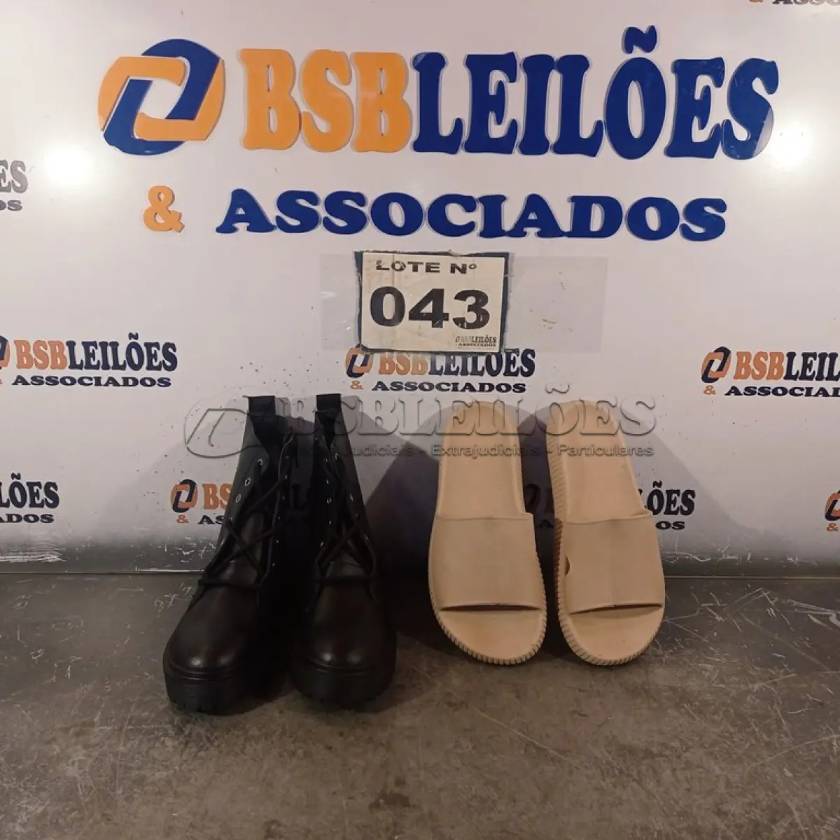 LOTE 043 - 02 – PARES DE CALÇADOS FEMININO Nº 38 (NO ESTADO, NÃO SABEMOS SE FUNCIONA. LEILÃO NÃO TEM GARANTIA E NEM DEVOLUÇÃO, SUJEITO A POSSÍVEIS AVARIAS VISÍVEIS/OCULTAS E/OU AUSÊNCIA DE COMPONENTES)
