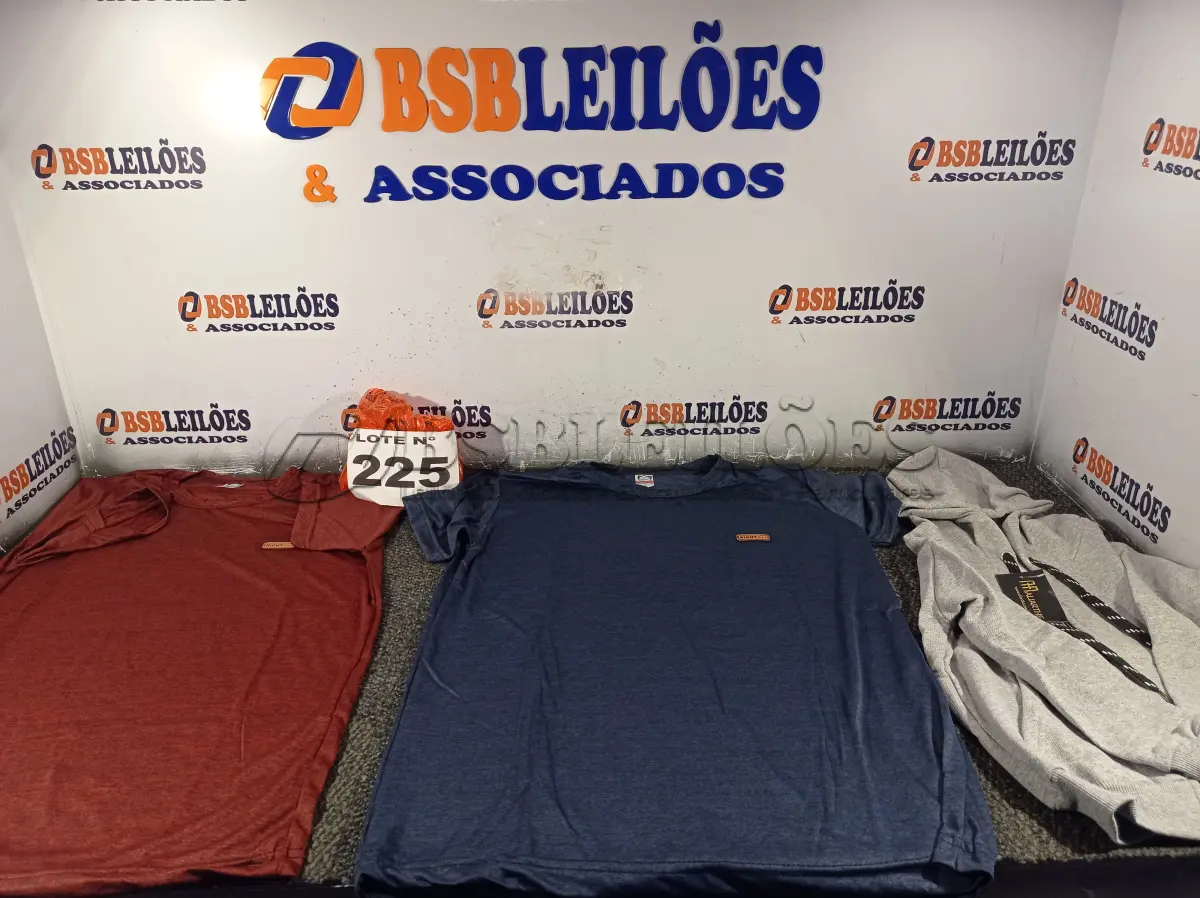 LOTE 225 - 13 – PEÇAS DE ROUPAS MASCULINAS DIVERSAS (NO ESTADO, NÃO SABEMOS SE FUNCIONA. LEILÃO NÃO TEM GARANTIA E NEM DEVOLUÇÃO, SUJEITO A POSSÍVEIS AVARIAS VISÍVEIS/OCULTAS E/OU AUSÊNCIA DE COMPONENTES)