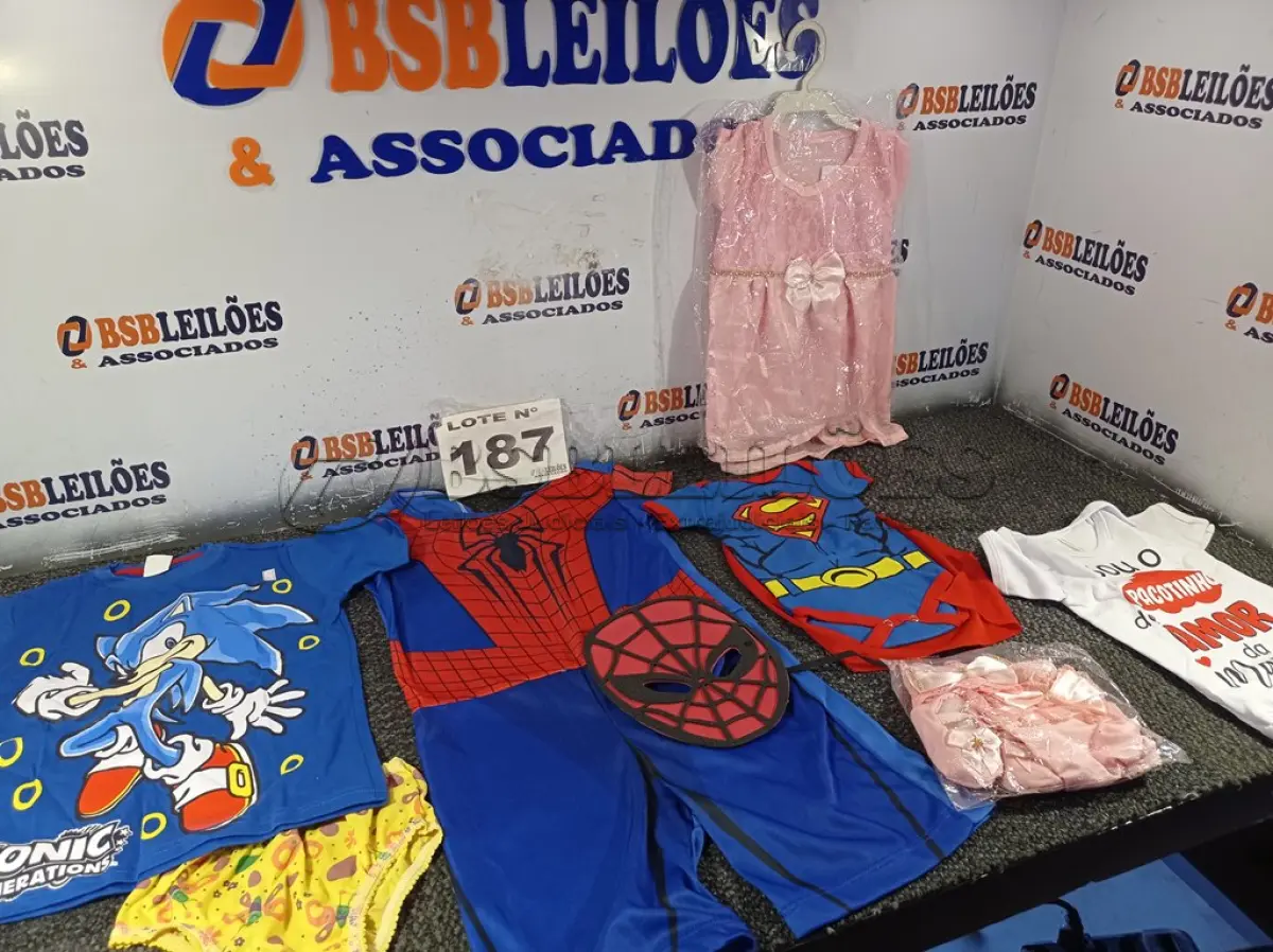 LOTE 187 - 07 – PEÇAS DE ROUPAS FEMININAS (NO ESTADO, NÃO SABEMOS SE FUNCIONA. LEILÃO NÃO TEM GARANTIA E NEM DEVOLUÇÃO, SUJEITO A POSSÍVEIS AVARIAS VISÍVEIS/OCULTAS E/OU AUSÊNCIA DE COMPONENTES)