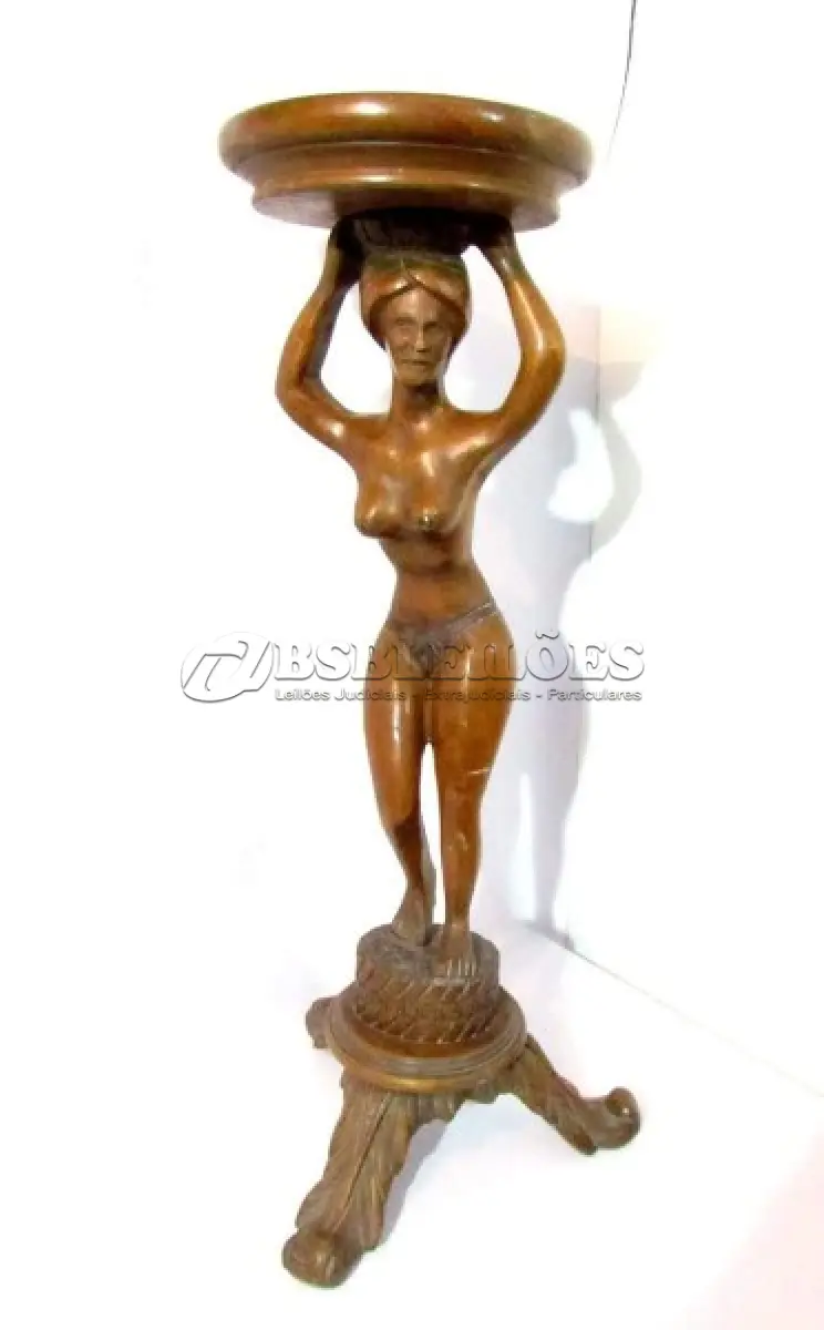 LOTE 026 - FRUTEIRA DE ESCULTURA EM MADEIRA MACIÇA - 89 CM ALTURA (NO ESTADO)