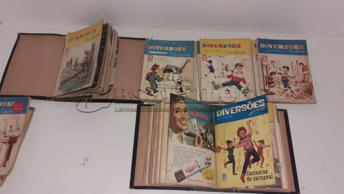 LOTE 004 - COLEÇÃO RARA GIBIS ANTIGOS DIVERSÕES ESCOLARES COM 21 GIBIS  (NO ESTADO)