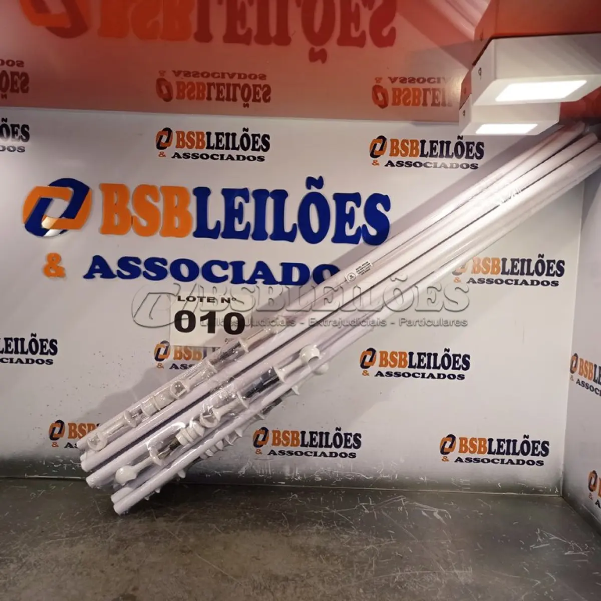 LOTE 010 - 08 - KITS VARÃO PARA CORTINA (NO ESTADO, NÃO SABEMOS SE FUNCIONA. LEILÃO NÃO TEM GARANTIA E NEM DEVOLUÇÃO, SUJEITO A POSSÍVEIS AVARIAS VISÍVEIS/OCULTAS E/OU AUSÊNCIA DE COMPONENTES)