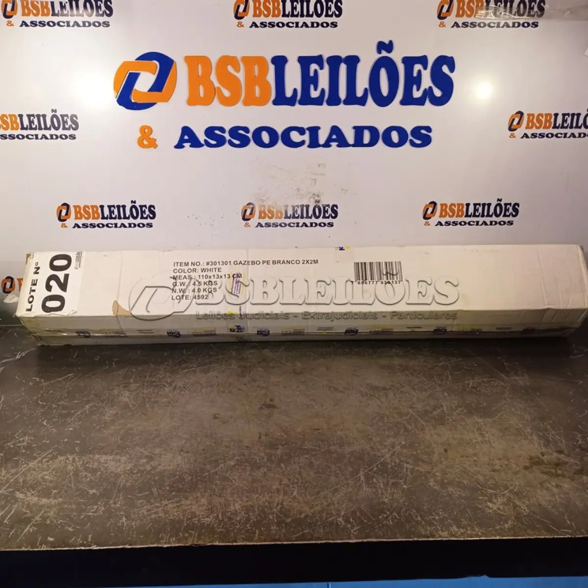 LOTE 020 - 01 – TENDA GAZEBO 2,0 X2,0 (NO ESTADO, NÃO SABEMOS SE FUNCIONA. LEILÃO NÃO TEM GARANTIA E NEM DEVOLUÇÃO, SUJEITO A POSSÍVEIS AVARIAS VISÍVEIS/OCULTAS E/OU AUSÊNCIA DE COMPONENTES)