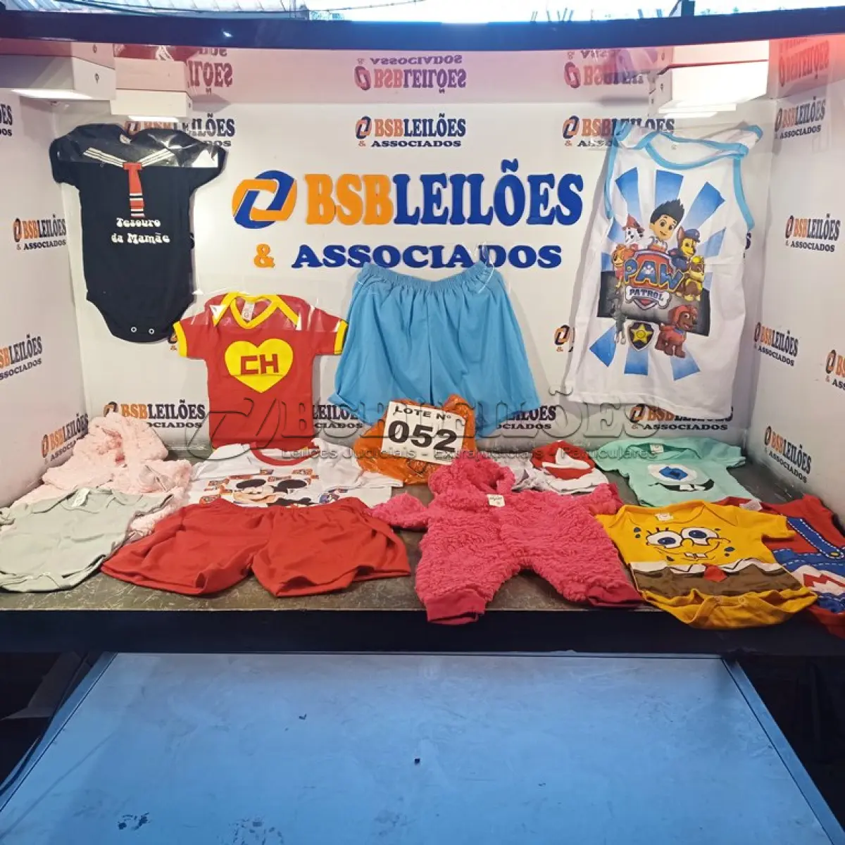 LOTE 052 - 30 – ITENS DE ENXOVAL INFANTIL (NO ESTADO, NÃO SABEMOS SE FUNCIONA. LEILÃO NÃO TEM GARANTIA E NEM DEVOLUÇÃO, SUJEITO A POSSÍVEIS AVARIAS VISÍVEIS/OCULTAS E/OU AUSÊNCIA DE COMPONENTES)