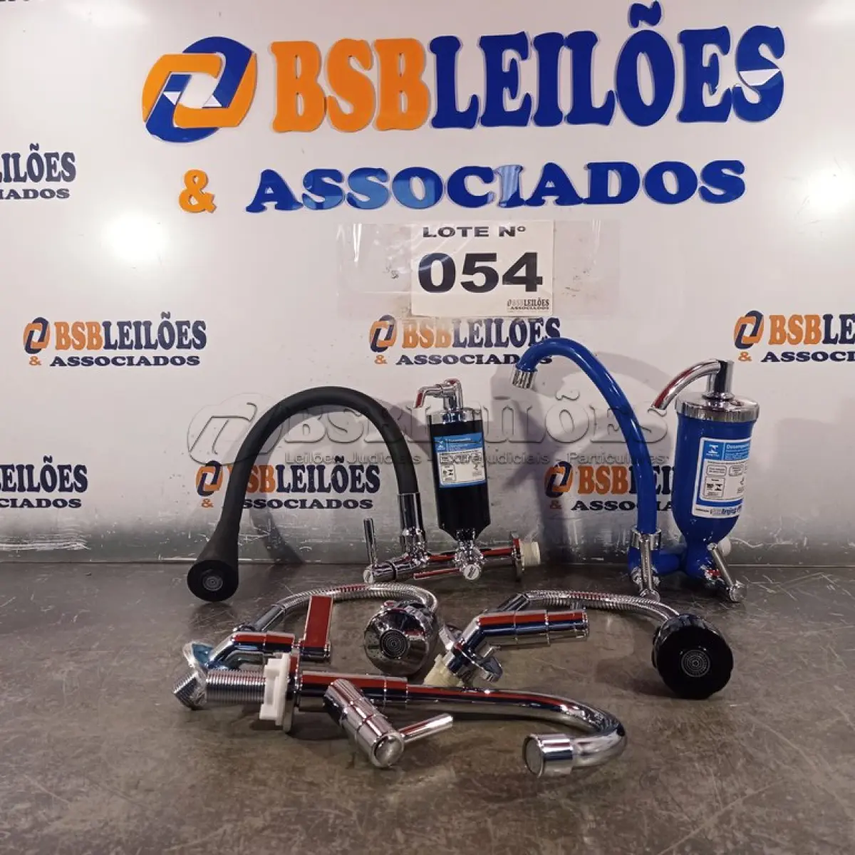 LOTE 054 - 05 – TORNEIRAS DIVERSAS (NO ESTADO, NÃO SABEMOS SE FUNCIONA. LEILÃO NÃO TEM GARANTIA E NEM DEVOLUÇÃO, SUJEITO A POSSÍVEIS AVARIAS VISÍVEIS/OCULTAS E/OU AUSÊNCIA DE COMPONENTES)