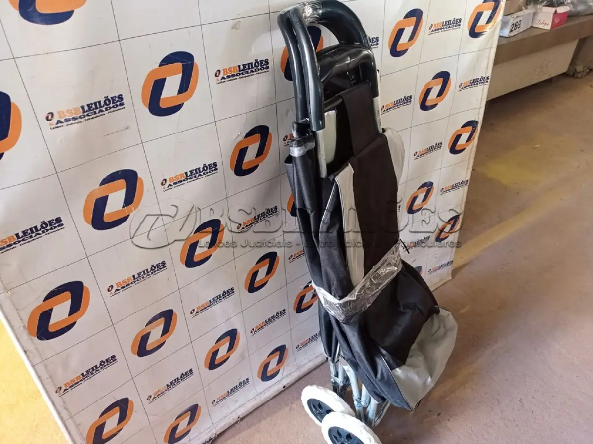 LOTE 176 - 02 - CARRINHOS DE FEIRA DOBRÁVEL (NO ESTADO, NÃO SABEMOS SE FUNCIONA. LEILÃO NÃO TEM GARANTIA E NEM DEVOLUÇÃO, SUJEITO A POSSÍVEIS AVARIAS VISÍVEIS/OCULTAS E/OU AUSÊNCIA DE COMPONENTES)