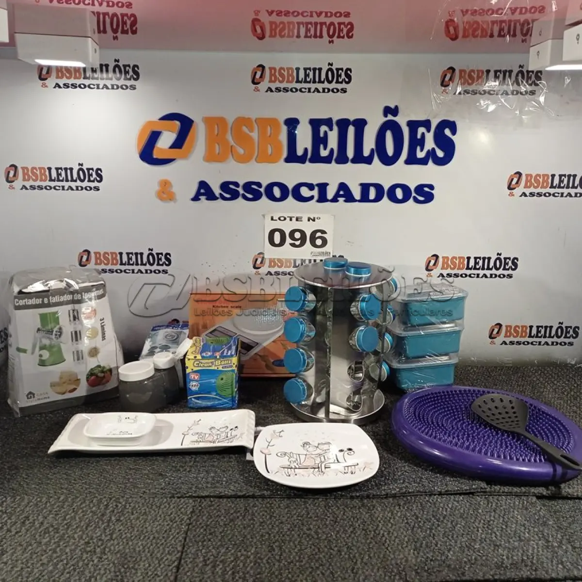 LOTE 096 - 12 – ITENS UTILIDADES DOMESTICAS DIVERSAS (NO ESTADO, NÃO SABEMOS SE FUNCIONA. LEILÃO NÃO TEM GARANTIA E NEM DEVOLUÇÃO, SUJEITO A POSSÍVEIS AVARIAS VISÍVEIS/OCULTAS E/OU AUSÊNCIA DE COMPONENTES)