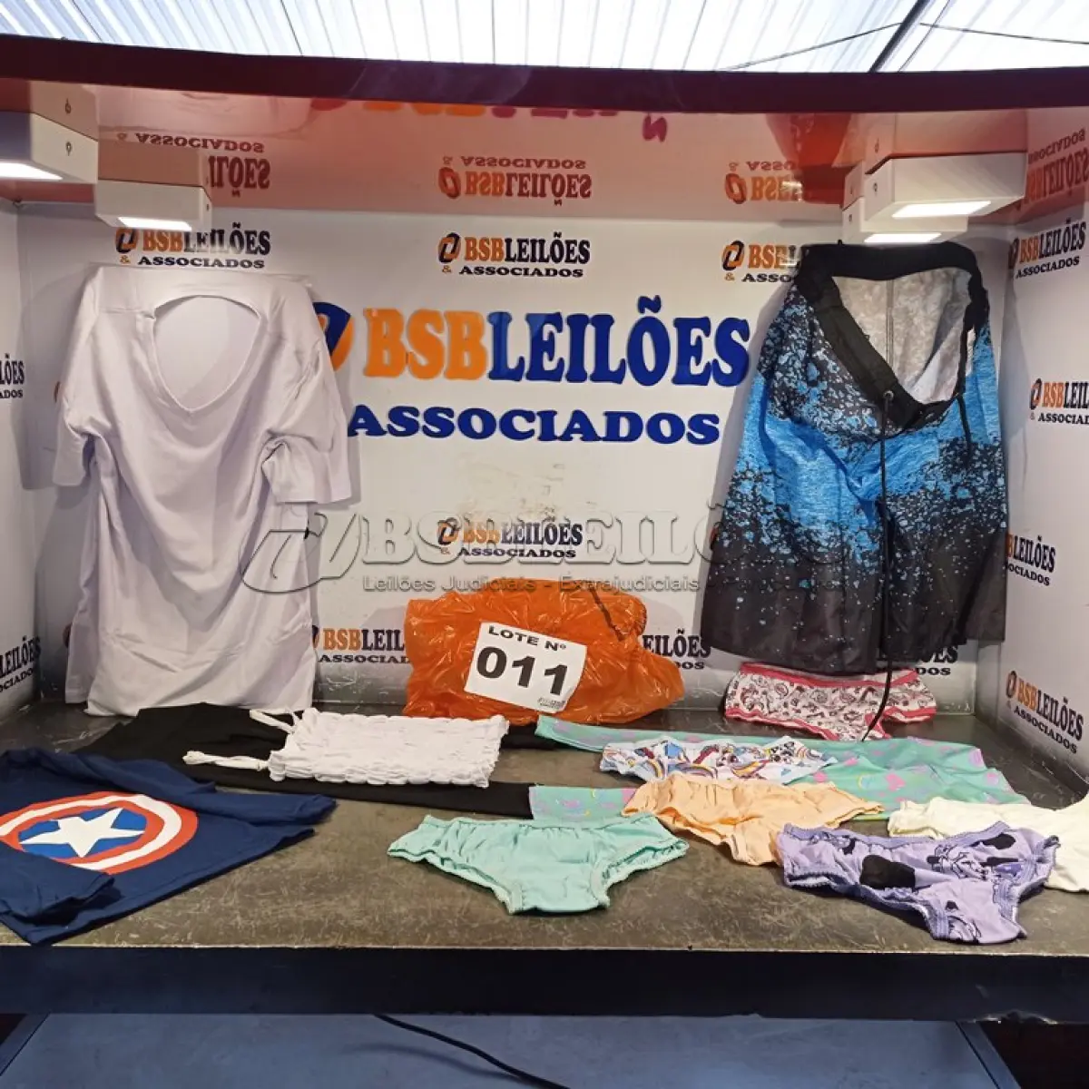 LOTE 011 - 12 – PEÇAS DE ROUPAS INFANTIL DIVERSAS (NO ESTADO, NÃO SABEMOS SE FUNCIONA. LEILÃO NÃO TEM GARANTIA E NEM DEVOLUÇÃO, SUJEITO A POSSÍVEIS AVARIAS VISÍVEIS/OCULTAS E/OU AUSÊNCIA DE COMPONENTES)