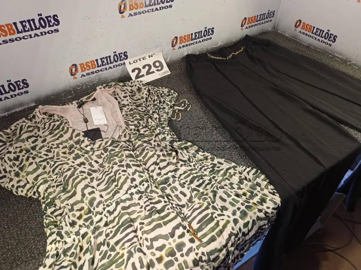 LOTE 229 - 06 – PEÇAS DE ROUPAS FEMININAS (NO ESTADO, NÃO SABEMOS SE FUNCIONA. LEILÃO NÃO TEM GARANTIA E NEM DEVOLUÇÃO, SUJEITO A POSSÍVEIS AVARIAS VISÍVEIS/OCULTAS E/OU AUSÊNCIA DE COMPONENTES)