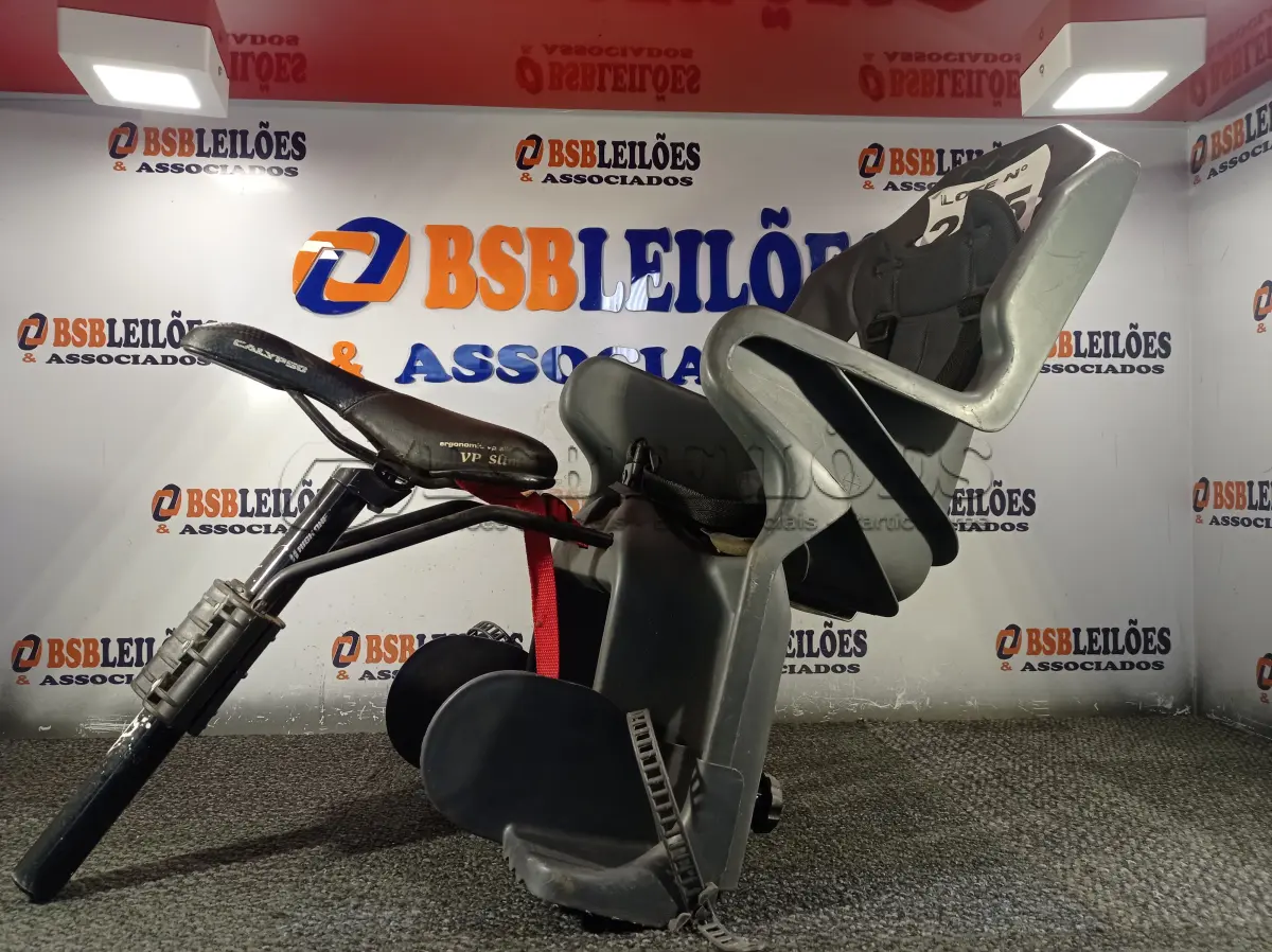 LOTE 255 - 01 - CADEIRINHA CRIANÇA BIKE TRASEIRA (NO ESTADO, NÃO SABEMOS SE FUNCIONA. LEILÃO NÃO TEM GARANTIA E NEM DEVOLUÇÃO, SUJEITO A POSSÍVEIS AVARIAS VISÍVEIS/OCULTAS E/OU AUSÊNCIA DE COMPONENTES)