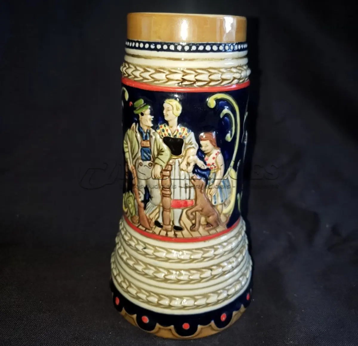 LOTE 073 - DUAS ANTIGAS E RARAS TANKARDS, CIRCA DE 1940 (NO ESTADO)