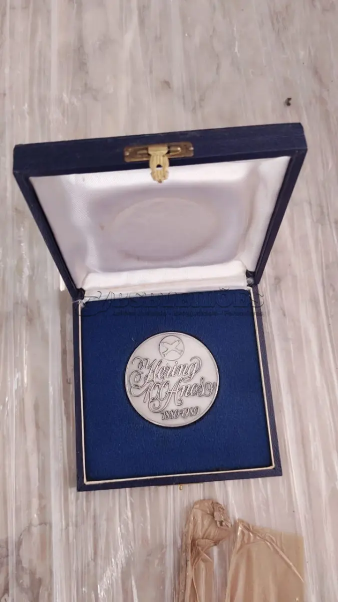 LOTE 134 - MEDALHA HERING 100 ANOS 1980 (NO ESTADO)