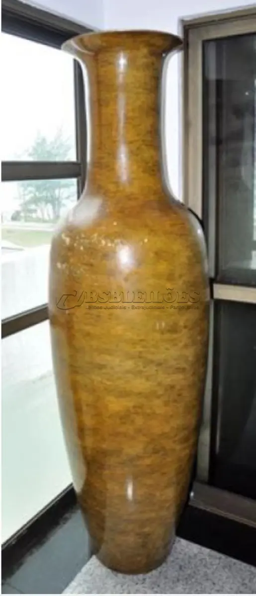 LOTE 053 - RARO VASO EM METAL NOBRE LAQUEADO OURO VELHO AVALIADA. 2 MIL REAIS TAMANHO:188 ALTURA LINDA PEÇA (NO ESTADO)