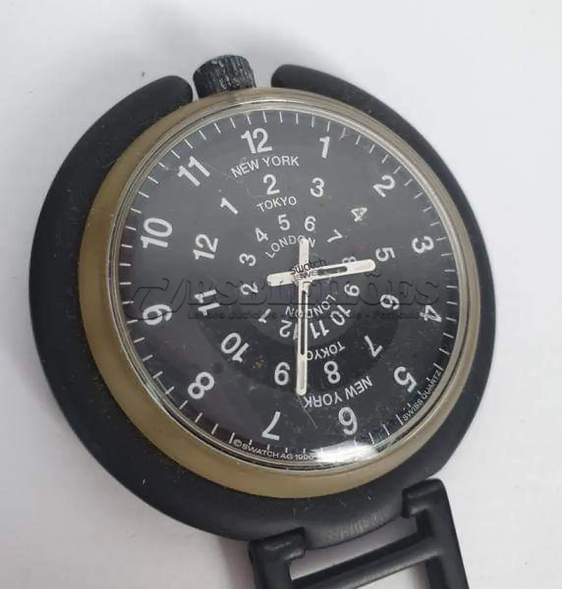 LOTE 100 - RELÓGIO SWATCH SWISS IMPORTADO SUÍÇO COM HORAS DE DIVERSOS PAÍSES ORIGINAL.  .(NO ESTADO)