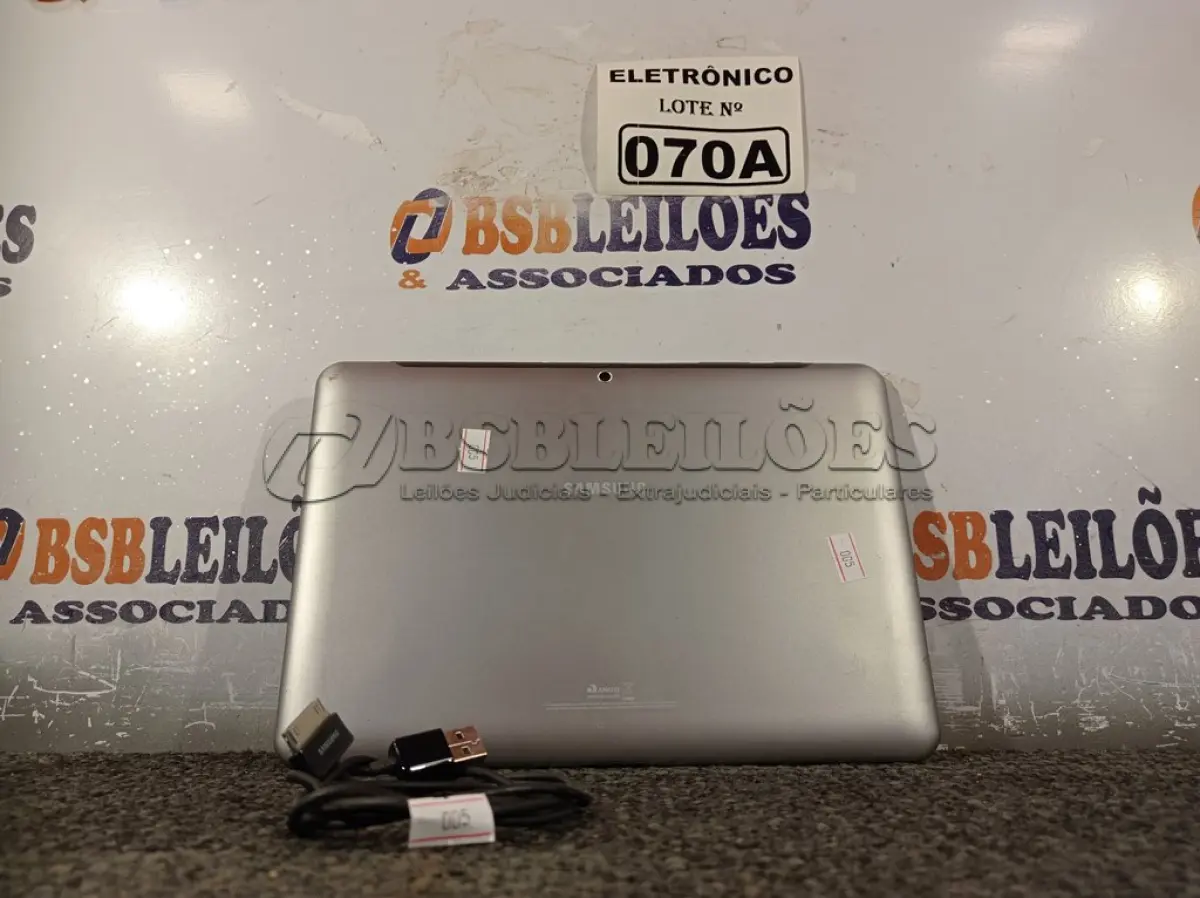LOTE 070 - 01 TABLETE SAMSUNG TAB 2  16GB, WIFI, MODELO GT-P5110 (NO ESTADO, NÃO SABEMOS SE FUNCIONA. LEILÃO NÃO TEM GARANTIA E NEM DEVOLUÇÃO, SUJEITO A POSSÍVEIS AVARIAS VISÍVEIS/OCULTAS E/OU AUSÊNCIA DE COMPONENTES)
