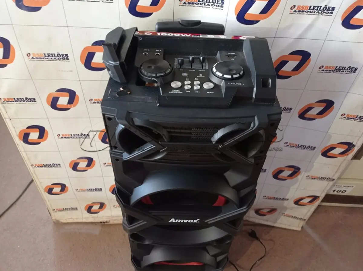 LOTE 169 - 01 - CAIXA AMPLIFICADA AMVOX ACA 1002 TROVÃO, BLUETOOTH, POTÊNCIA 1000W  (NO ESTADO, NÃO SABEMOS SE FUNCIONA. LEILÃO NÃO TEM GARANTIA E NEM DEVOLUÇÃO, SUJEITO A POSSÍVEIS AVARIAS VISÍVEIS/OCULTAS E/OU AUSÊNCIA DE COMPONENTES)
