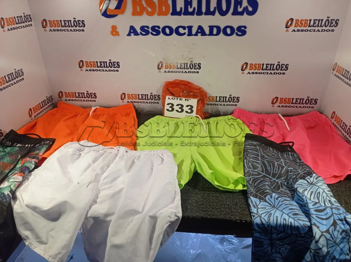 LOTE 333 - 10 – PEÇAS DE ROUPAS MASCULINAS DIVERSAS (NO ESTADO, NÃO SABEMOS SE FUNCIONA. LEILÃO NÃO TEM GARANTIA E NEM DEVOLUÇÃO, SUJEITO A POSSÍVEIS AVARIAS VISÍVEIS/OCULTAS E/OU AUSÊNCIA DE COMPONENTES)